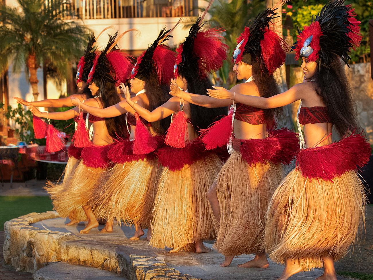 Fia Fia Polynesian Dinner Show - Hula